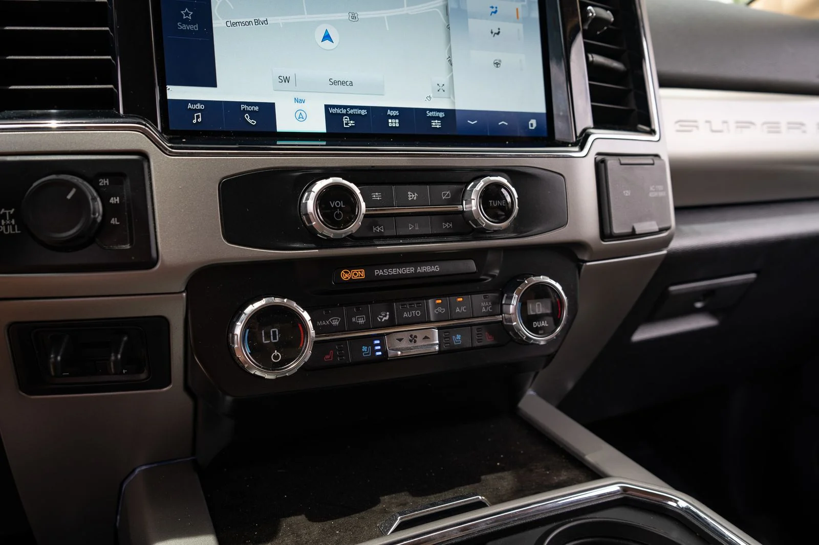 Used 2022 Black Metallic Ford Lariat image 25