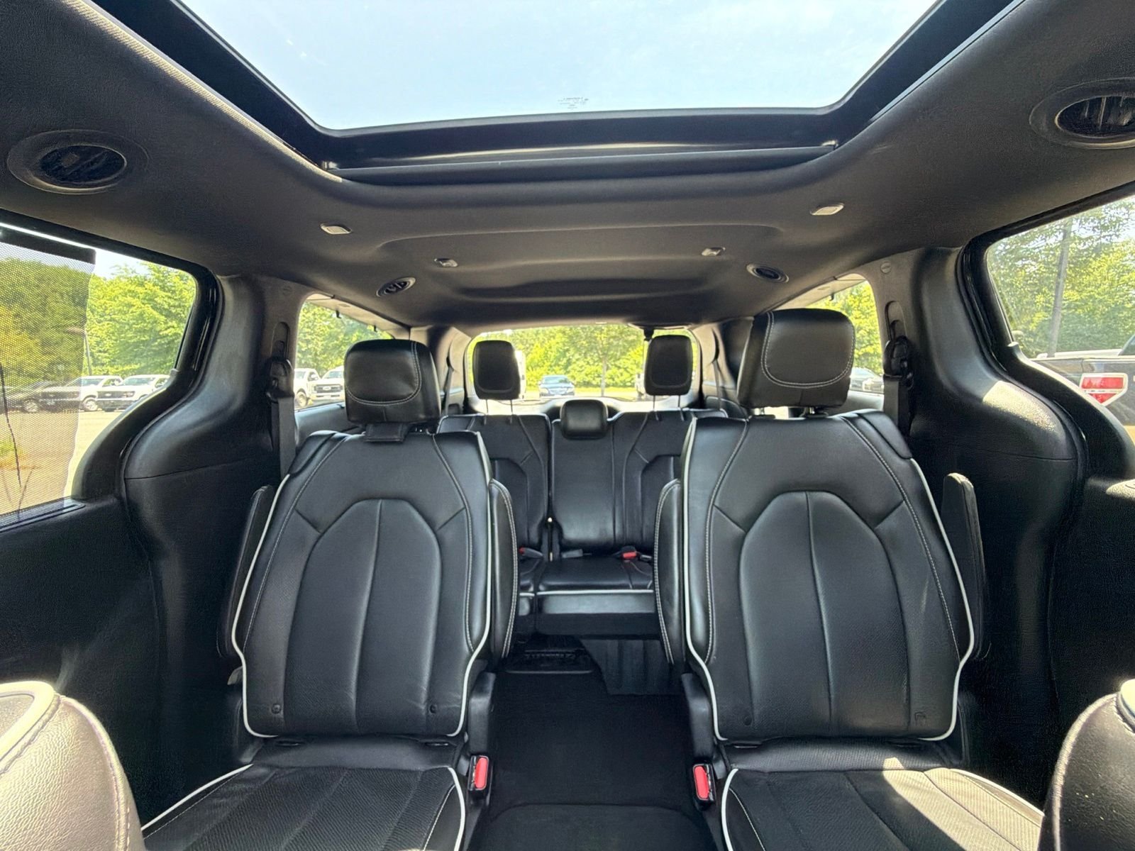 Used 2025 Black Chrysler Limited image 29