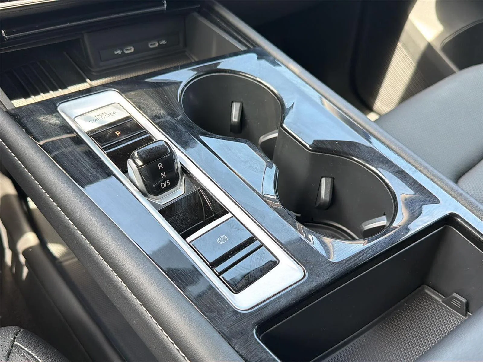 2025 Volkswagen Atlas SE w/Tech - Photo 19