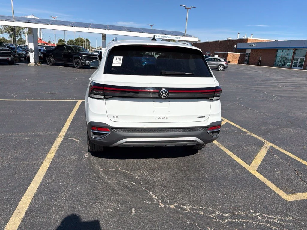 Used 2025 White Volkswagen 1.5T SE image 3