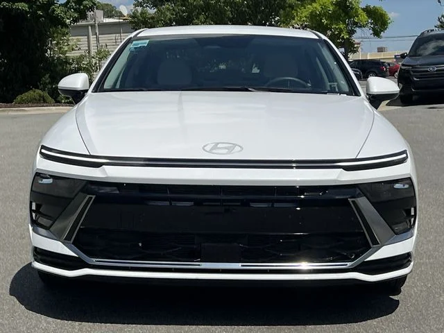 Used 2025 White Hyundai SEL image 16