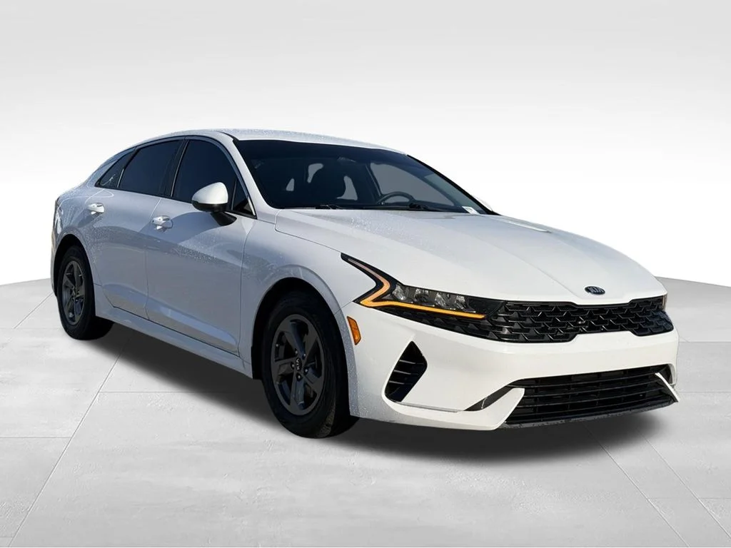 Used 2021 White Kia LXS image 7