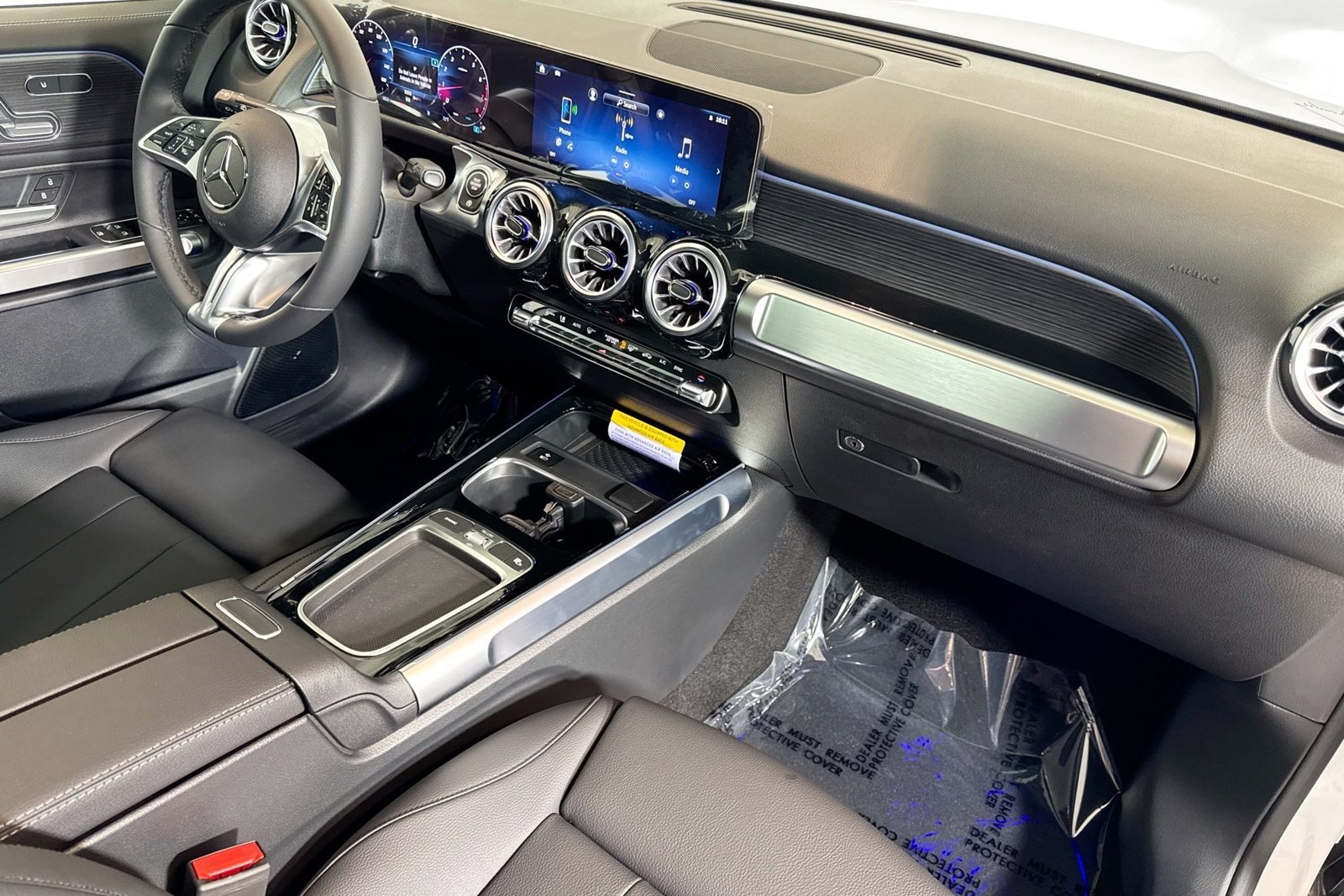 New 2026 Polar White Mercedes-Benz GLB 250 image 27