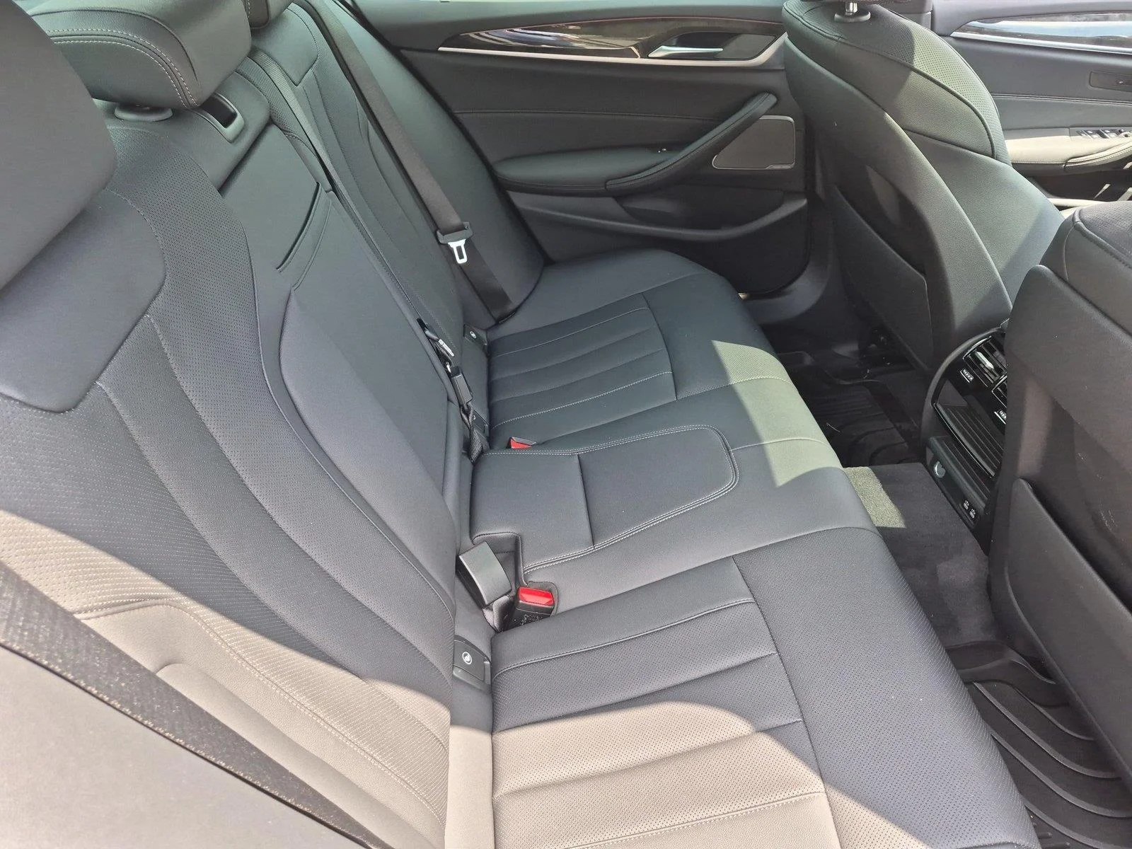 Certified Used 2023 Dark Graphite Metallic BMW 530i xDrive image 36