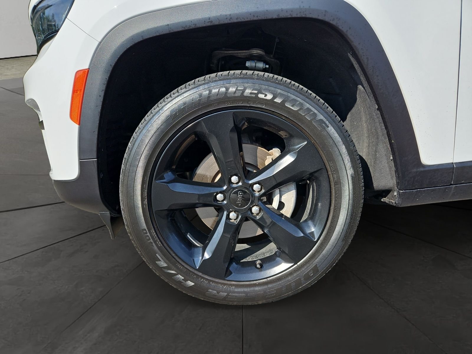 Used 2024 White Jeep Altitude image 14