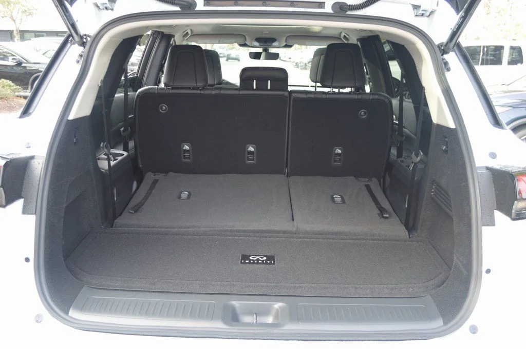 Certified Used 2026 White INFINITI LUXE image 39