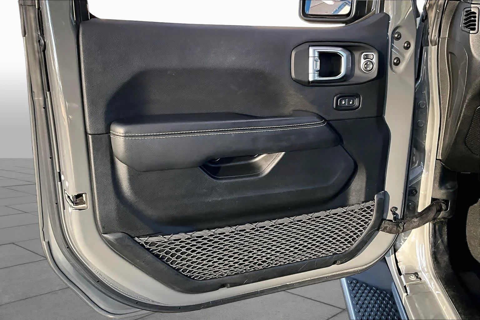 Used 2020 Sting-Gray Clearcoat Jeep Sahara image 22