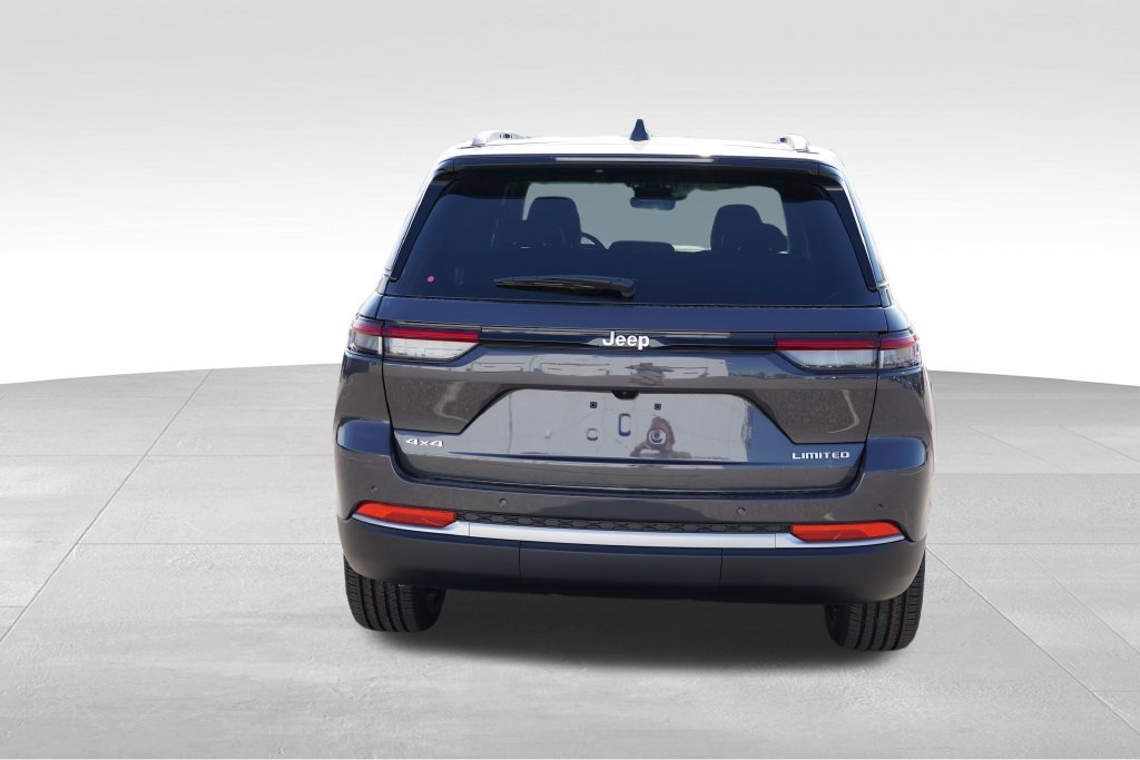 New 2026 Baltic Gray Metallic Clear-Coat Exterior Paint Jeep Limited image 4