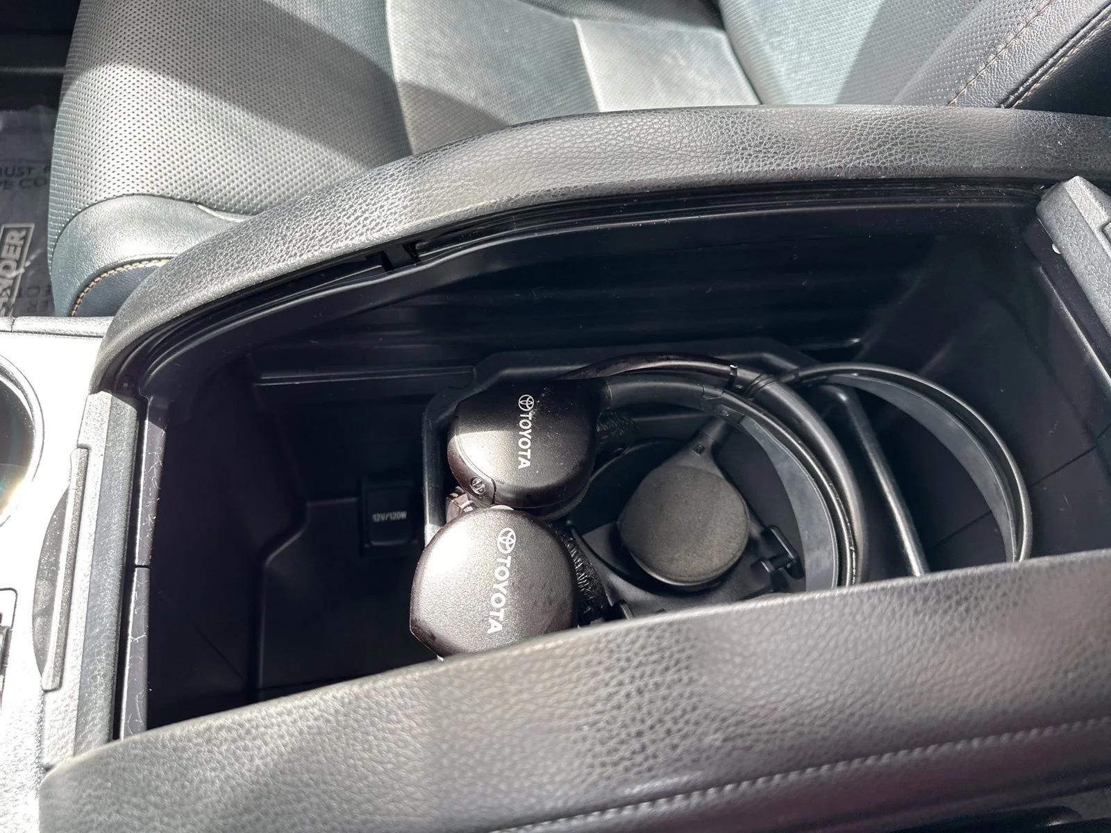 Used 2014 Black Toyota Limited image 41