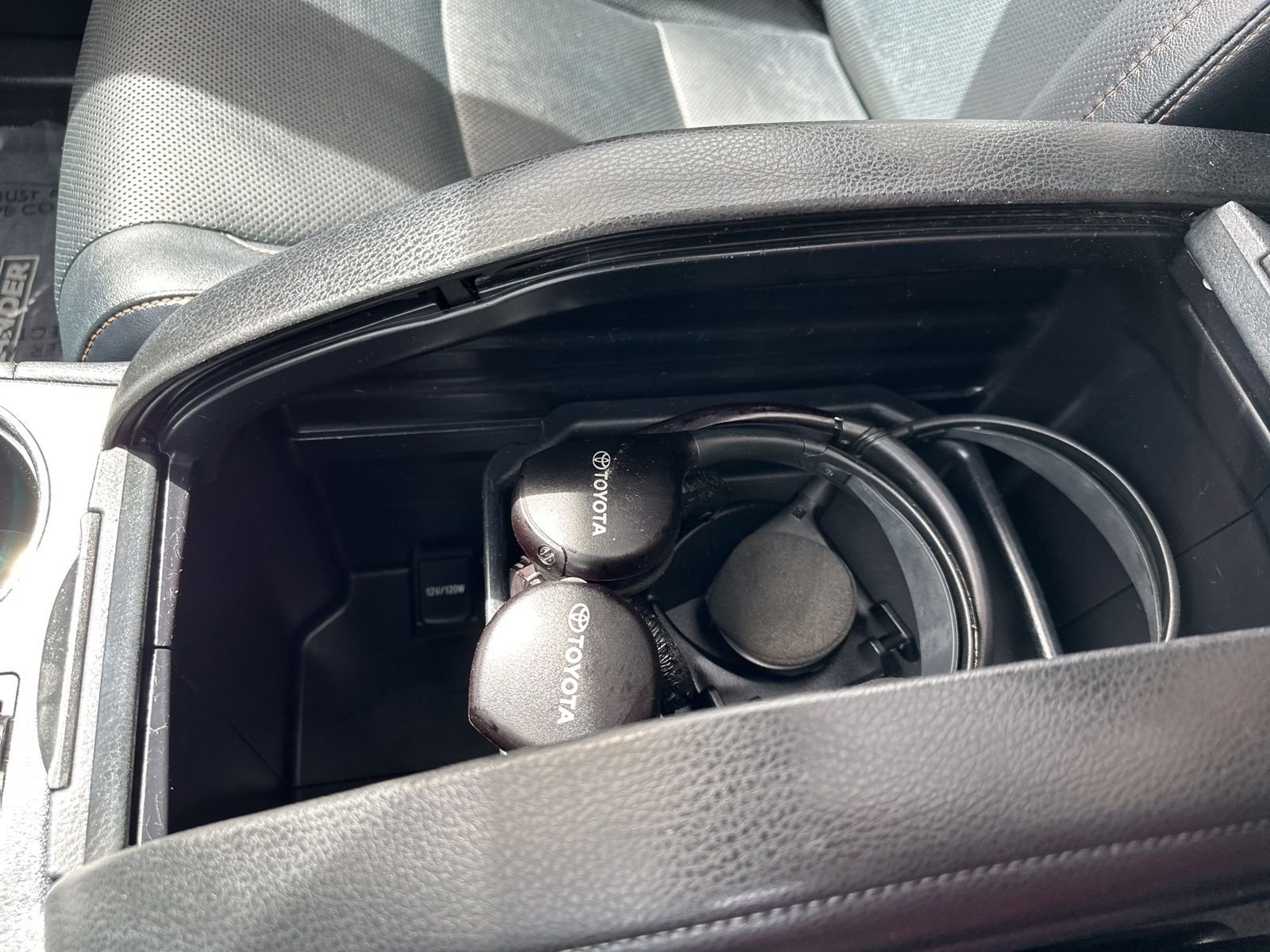 Used 2014 Black Toyota Limited image 41