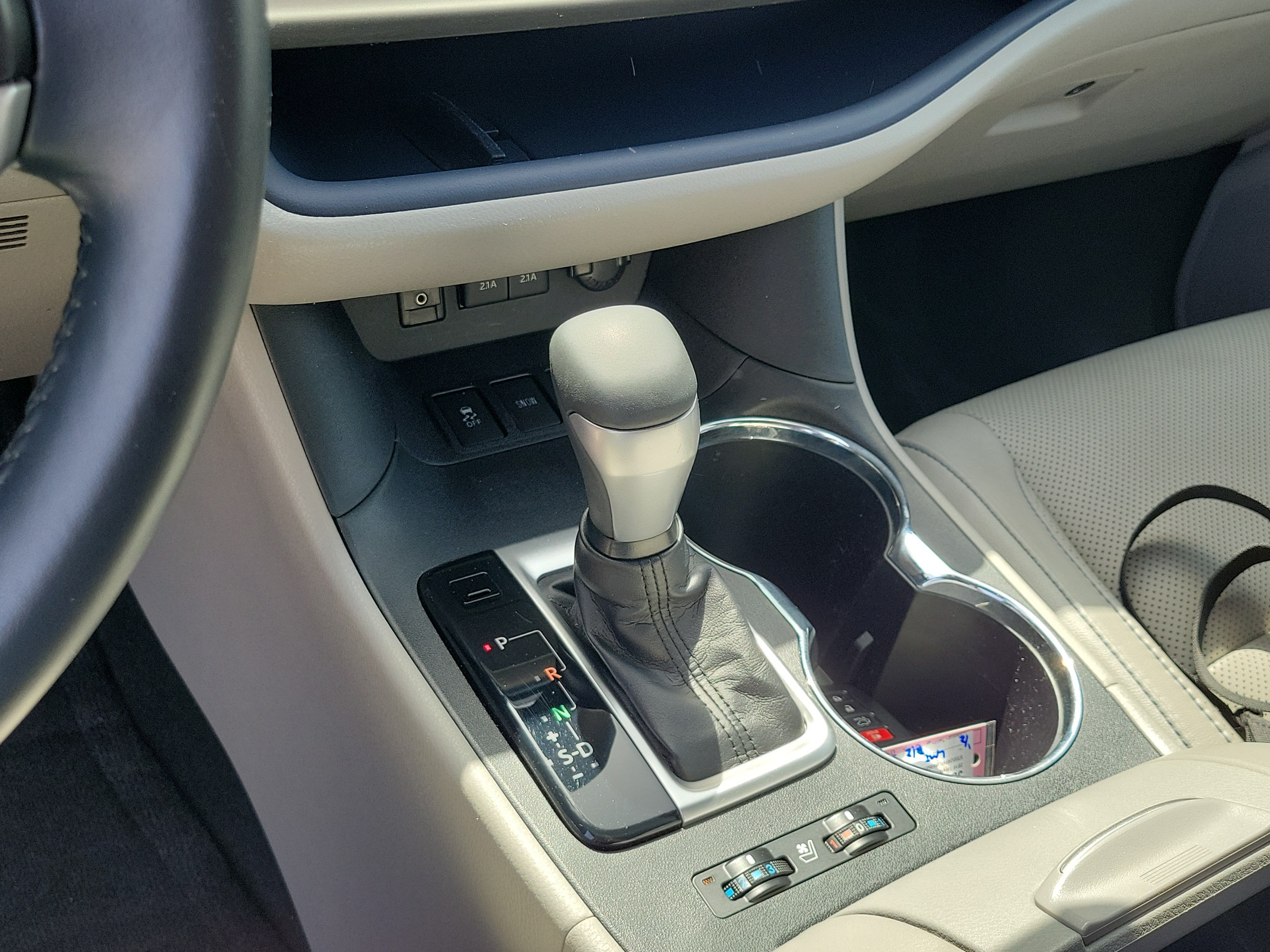 Used 2018 Blizzard Pearl Toyota Limited image 26