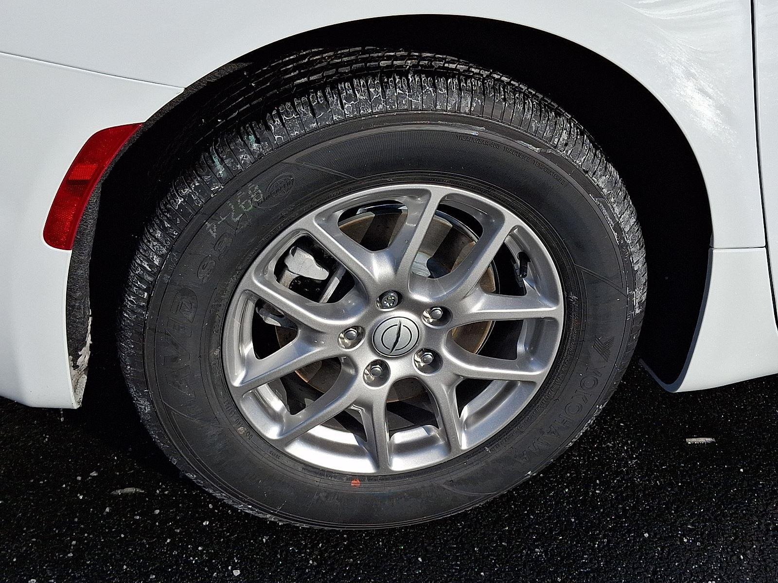 New 2026 Bright White Clear-Coat Exterior Paint Chrysler Select image 6