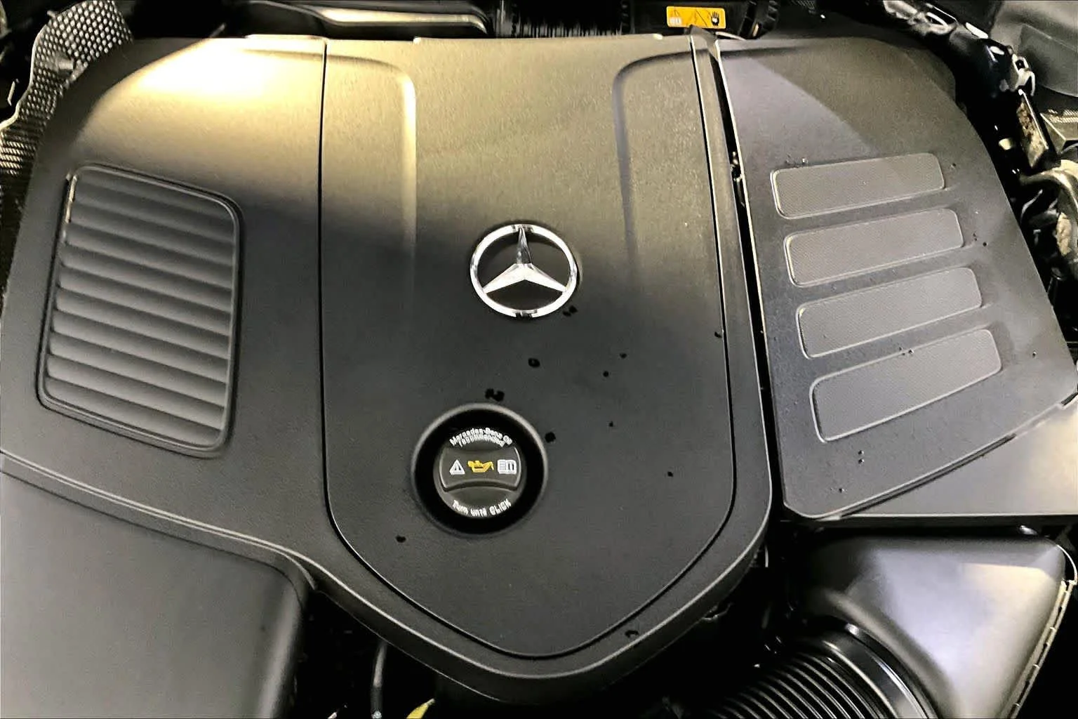 New 2027 Graphite Grey Metallic Mercedes-Benz GLC 300 image 15