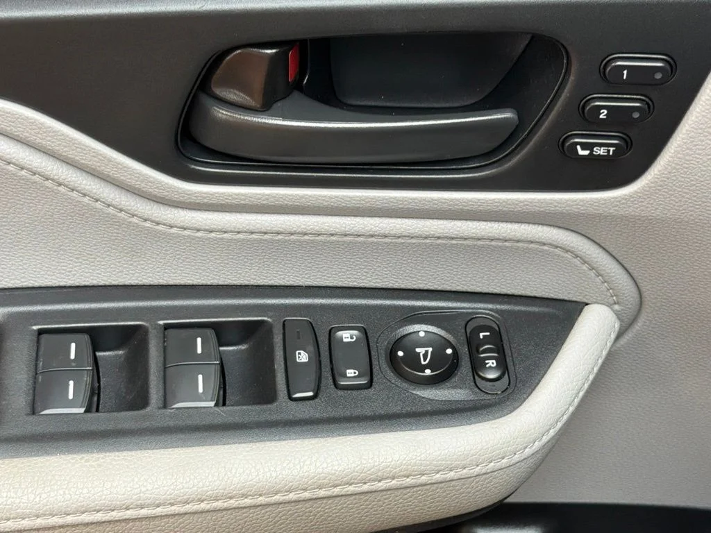 Used 2020 Lunar Silver Metallic Honda EX-L image 23
