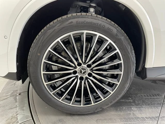 New 2027 White Mercedes-Benz GLC 300 image 10