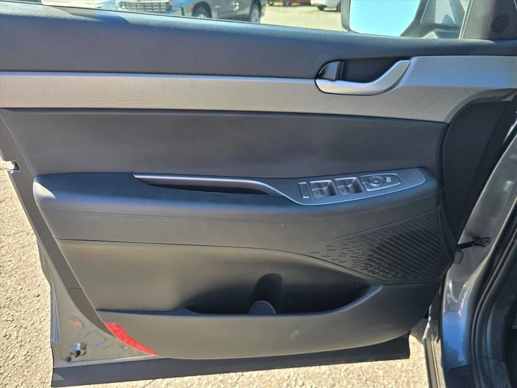Used 2025 Gray Hyundai SEL image 8