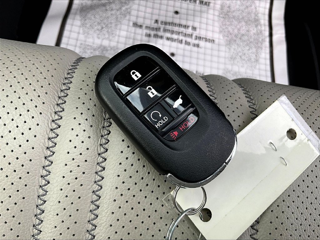 Used 2026 White Honda EX-L image 34