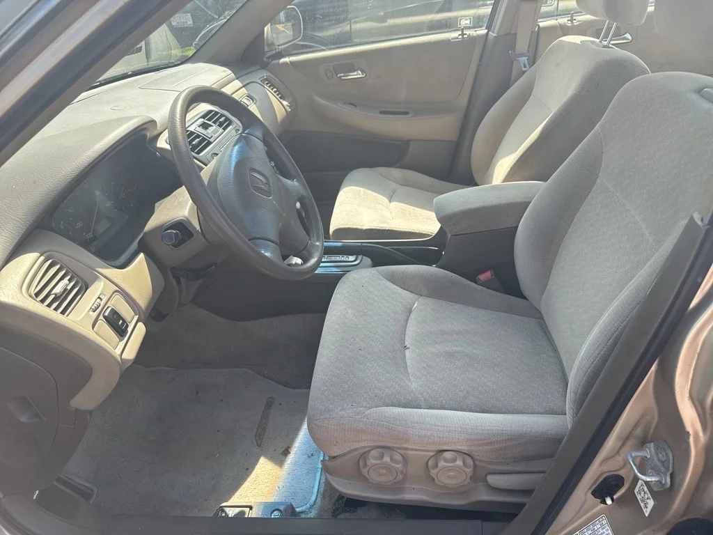Used 2001 Gold Honda LX image 5