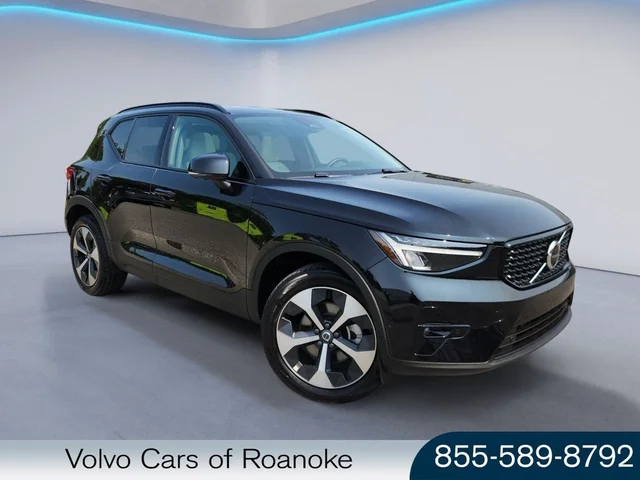 2025 Volvo XC40 B5 Plus Dark Theme