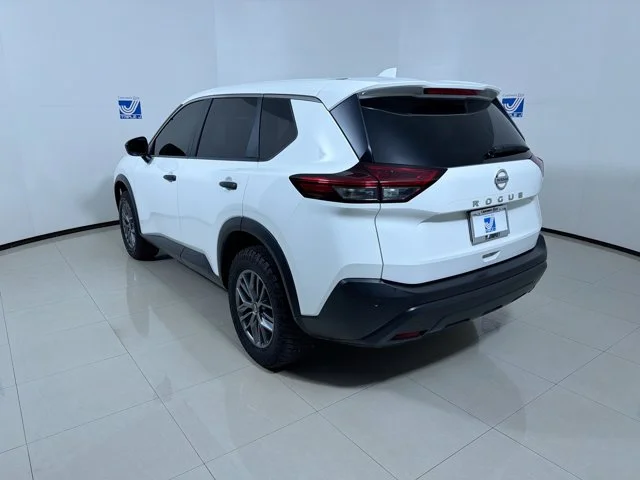 Used 2021 White Nissan S image 6
