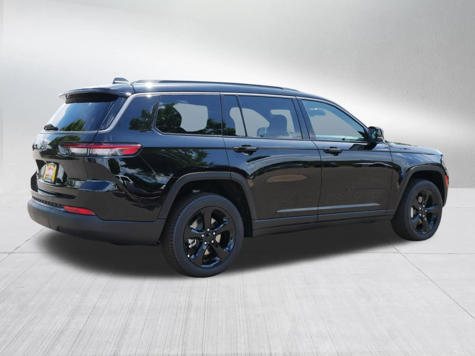 New 2026 Diamond Black Crystal Pearl-Coat Exterior Paint Jeep Limited image 7