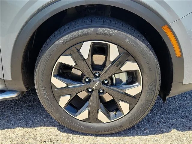 Used 2024 Gray KIA X-Line All-Wheel Drive image 7