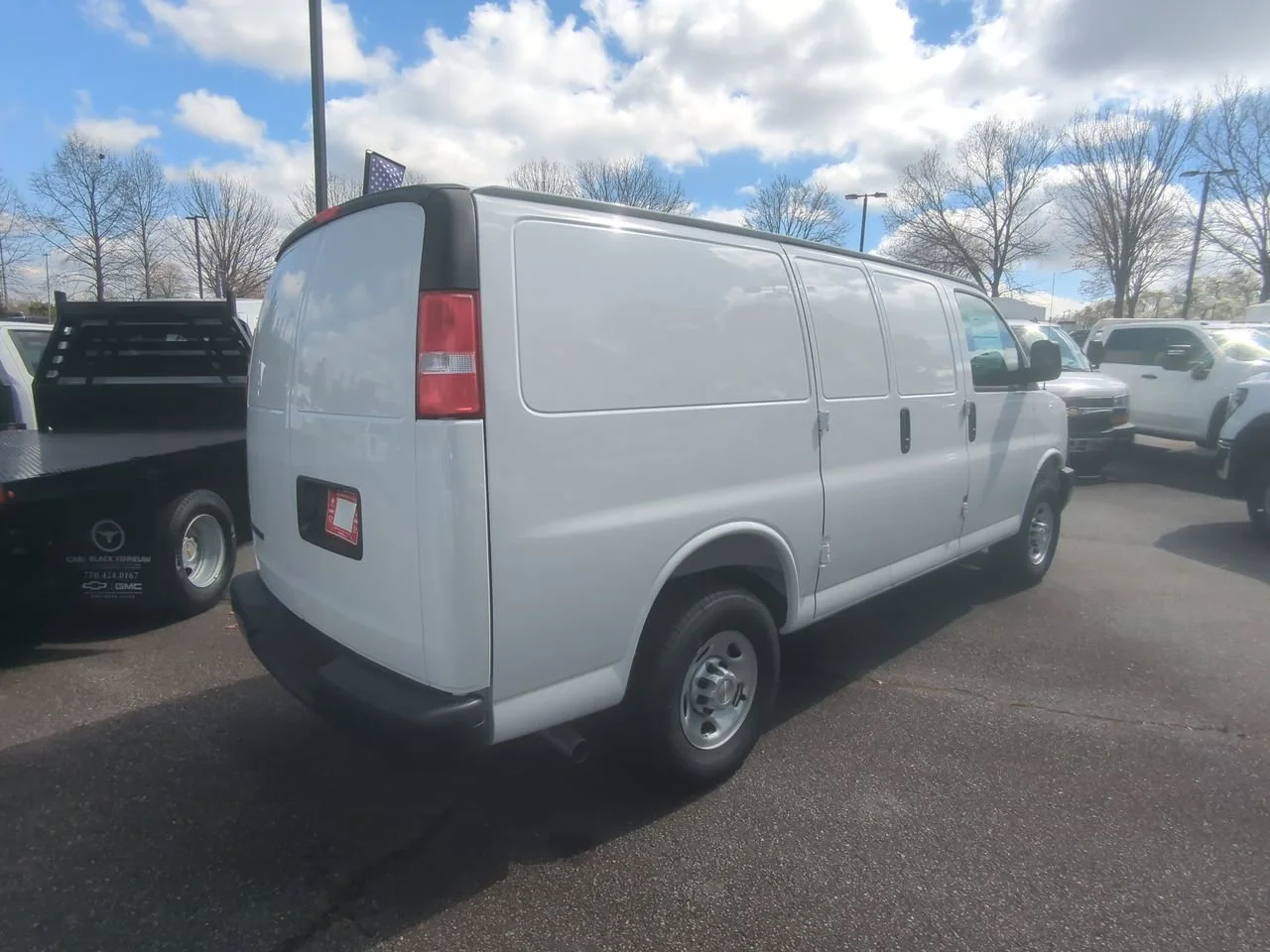 New 2025 Summit White Chevrolet WT image 8