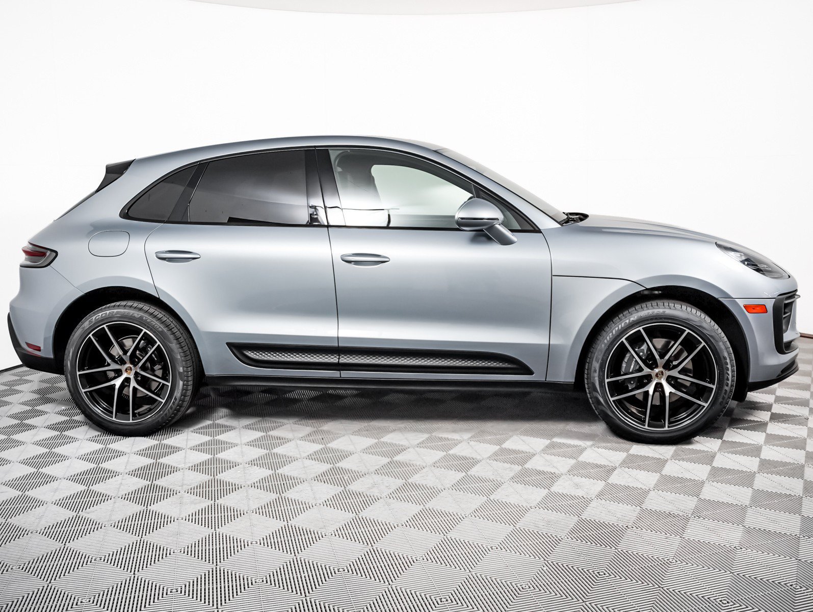 Certified Used 2022 DOLOMITE SILVER Porsche  image 9