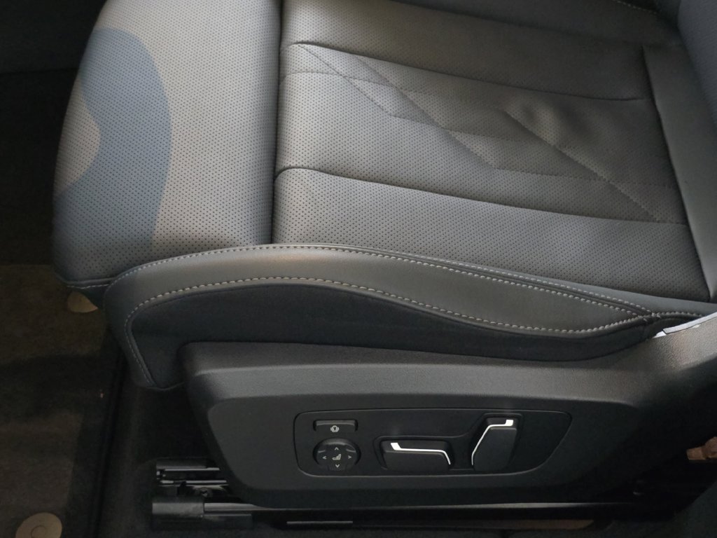 Used 2026 Skyscraper Grey Metallic BMW 30 xDrive image 29