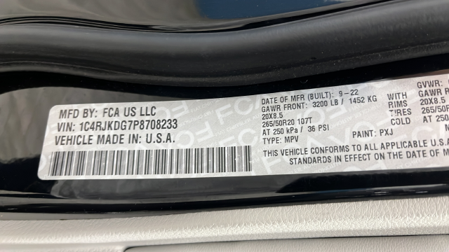 Used 2023 Diamond Black Crystal Pearlcoat Jeep Overland image 29