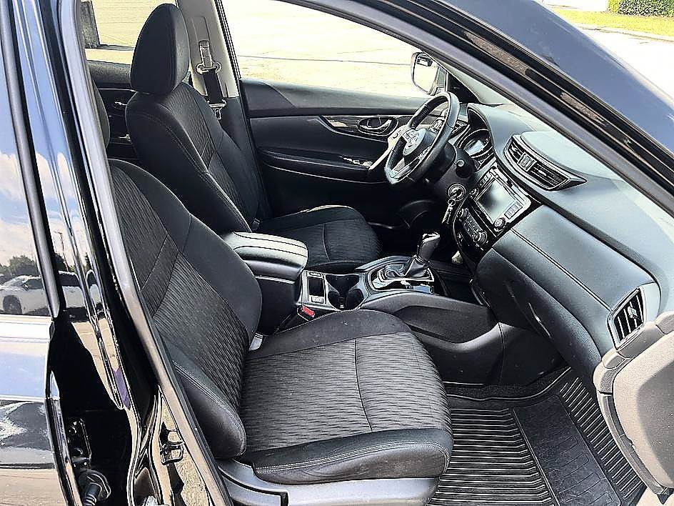 Used 2019 Magnetic Black Pearl Nissan S image 17