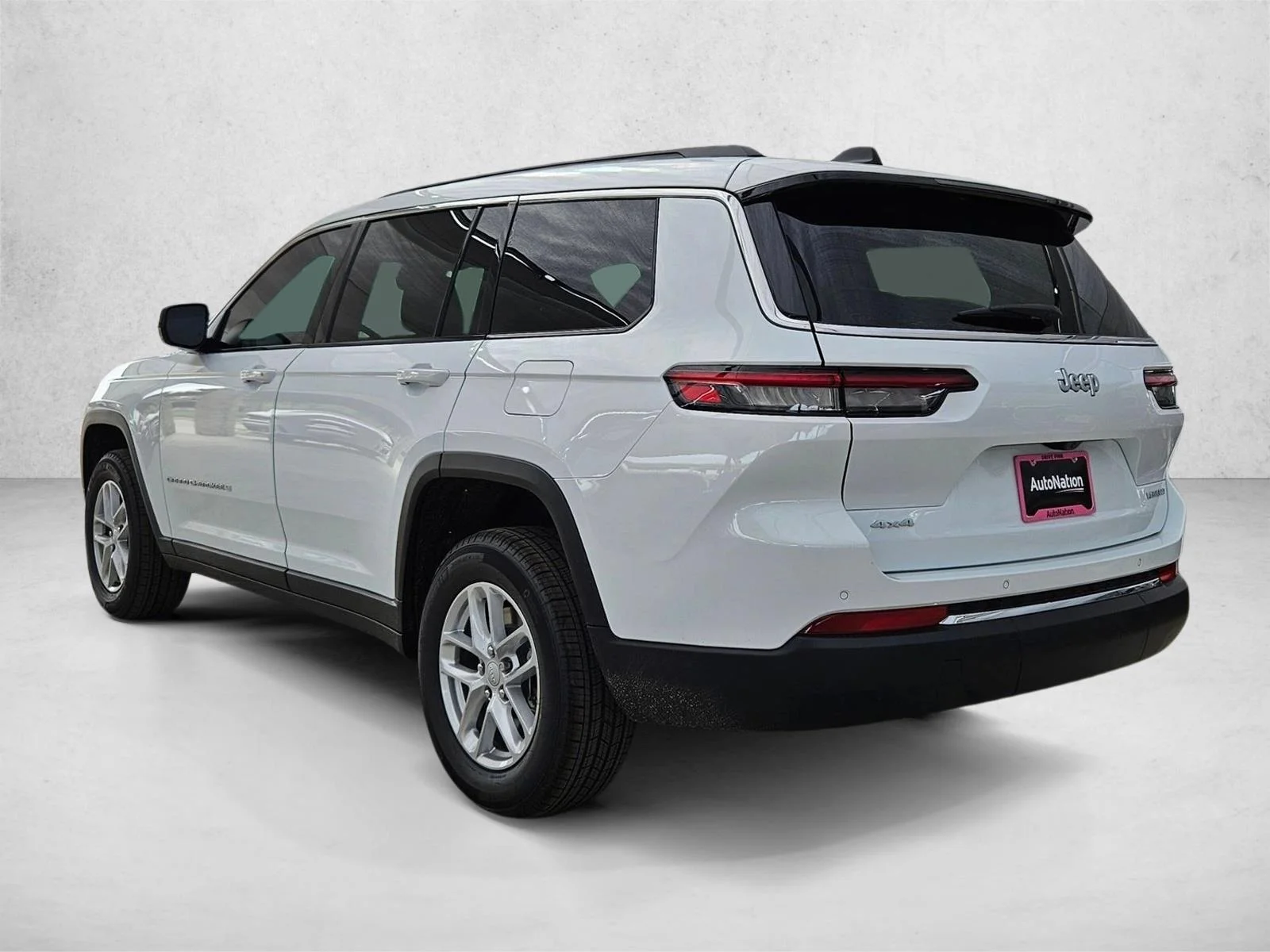 New 2026 Bright White Clear-Coat Exterior Paint Jeep Laredo X image 9