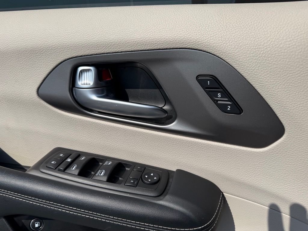 Used 2023 White Chrysler Touring L image 15