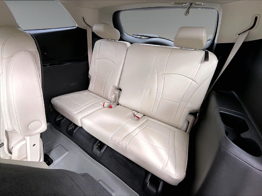 Used 2023 Summit White Buick Essence image 16
