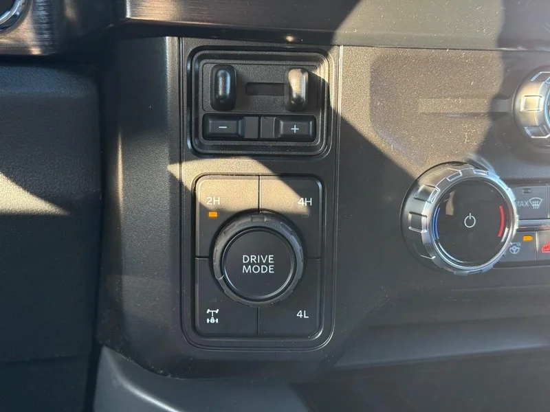 New 2026 Oxford White Ford LARIAT 4WD Crew Cab 6.75