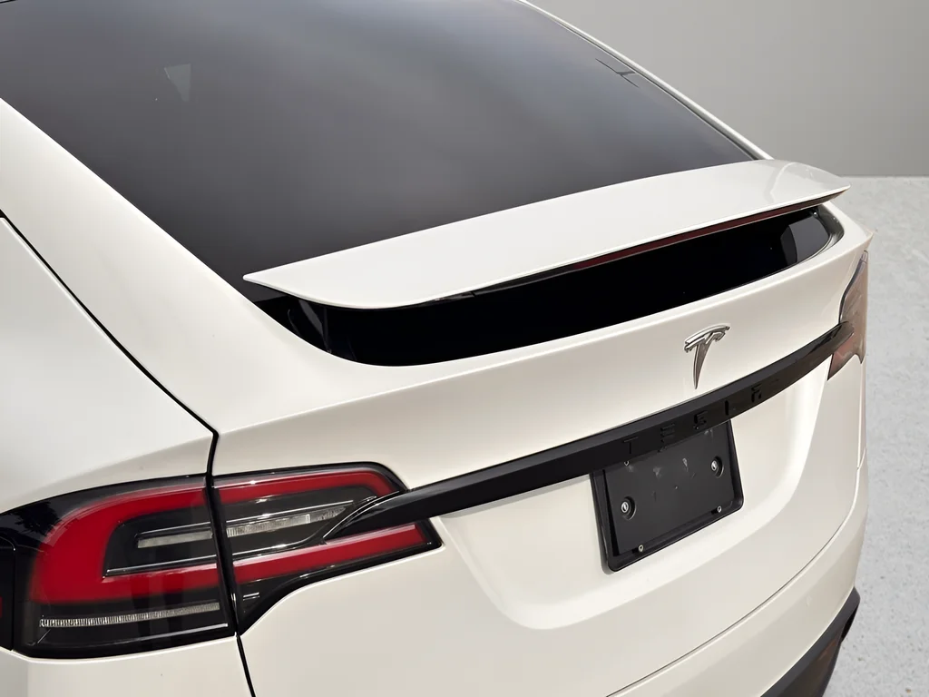 Used 2023 White Tesla Base image 33