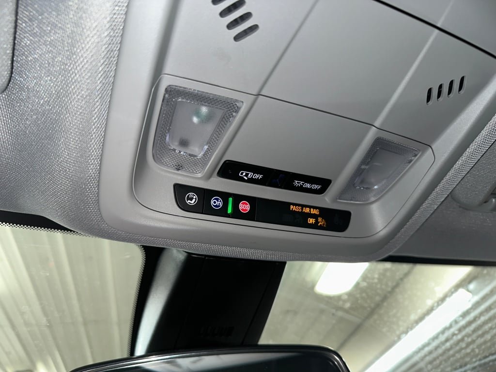 Used 2025 Summit White Chevrolet LT image 17
