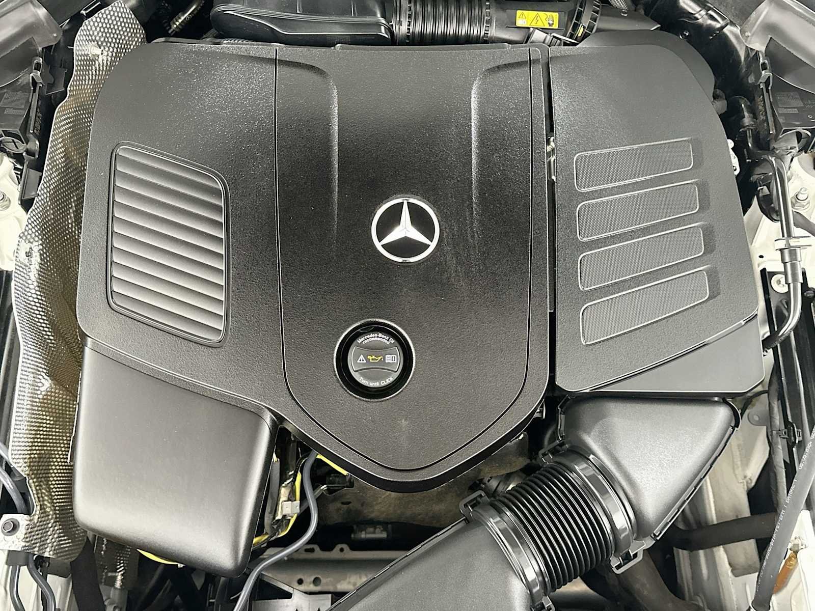 Used 2025 Polar White Mercedes-Benz GLC 300 image 28