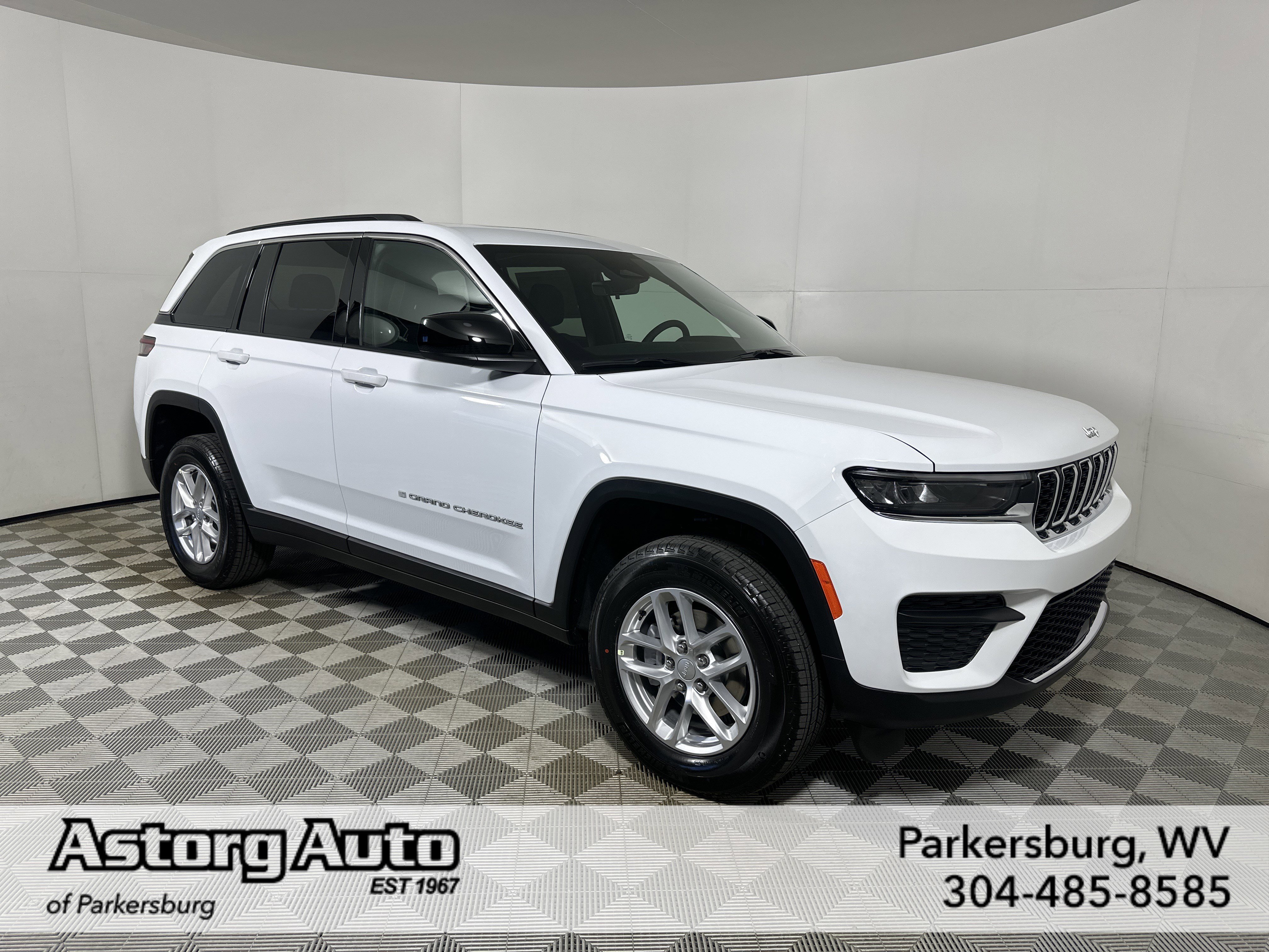 2026 Jeep Grand Cherokee Laredo X 4x4's photo