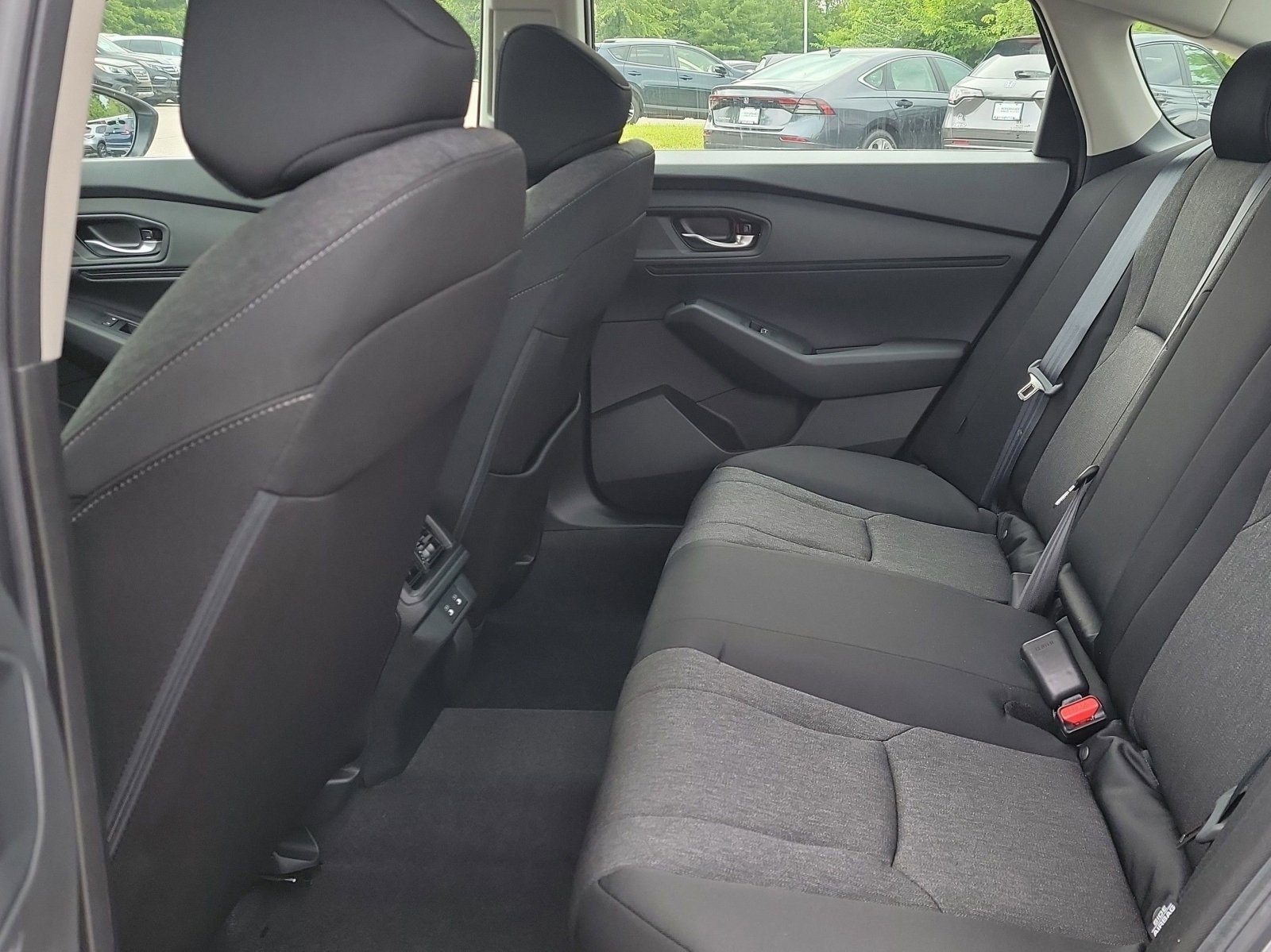 Used 2025 Silver Honda SE image 22