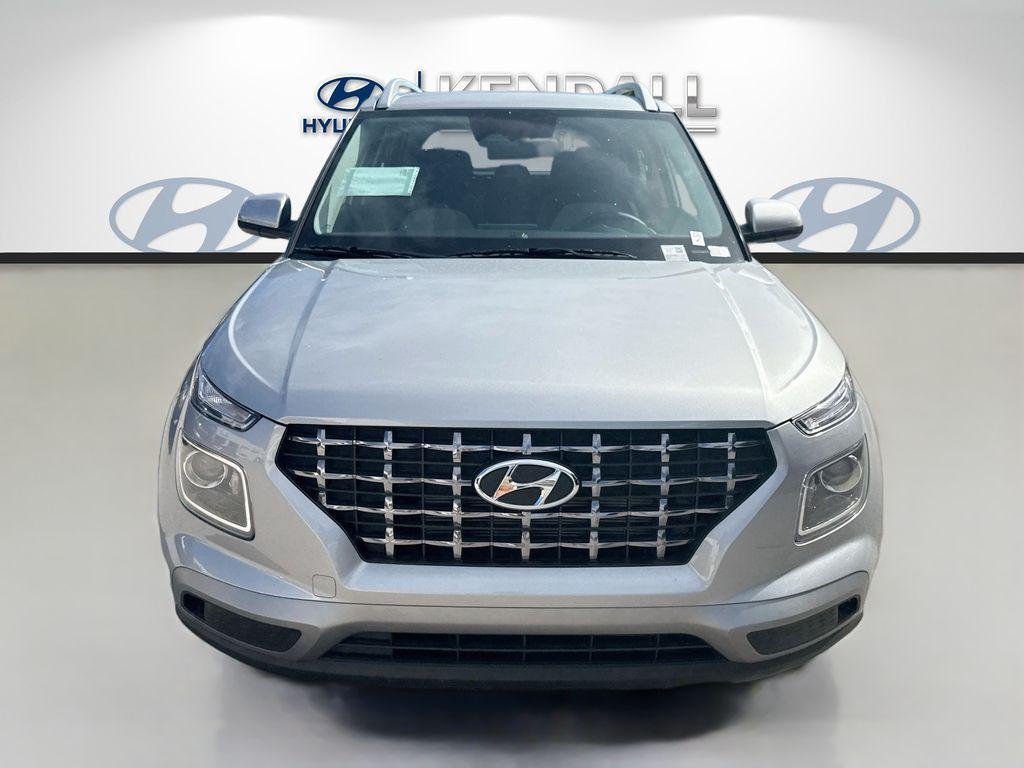 New 2026 Shimmering Silver Hyundai SEL image 2
