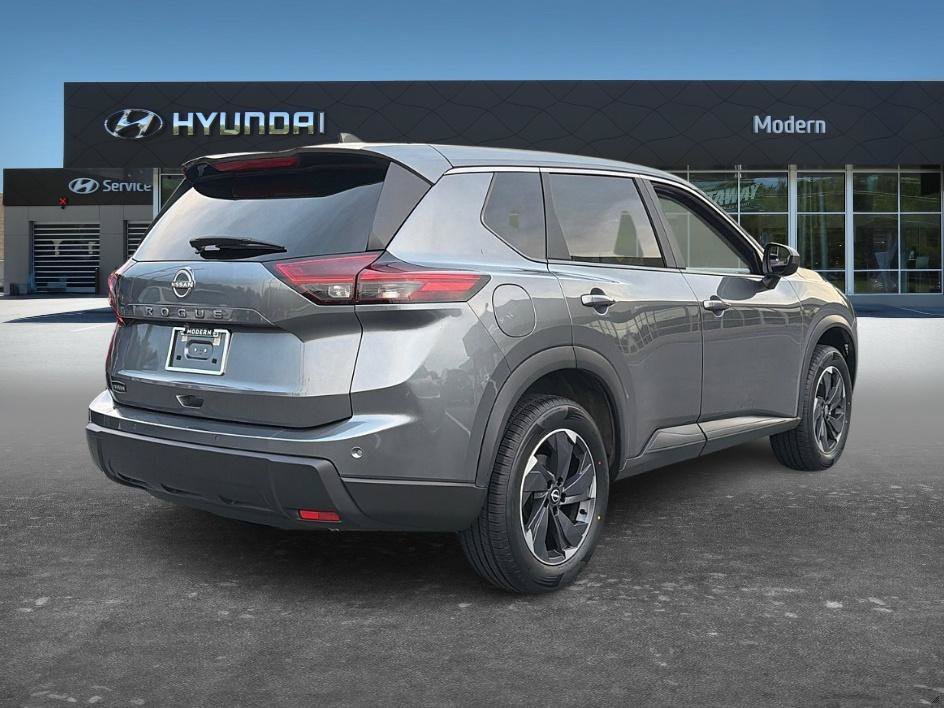Used 2025 Gun Metallic Nissan SV image 4