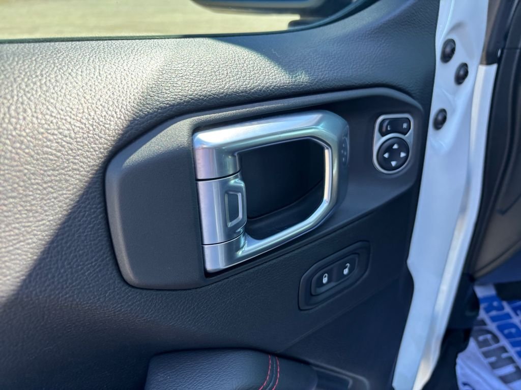 Used 2021 White Jeep Rubicon image 13