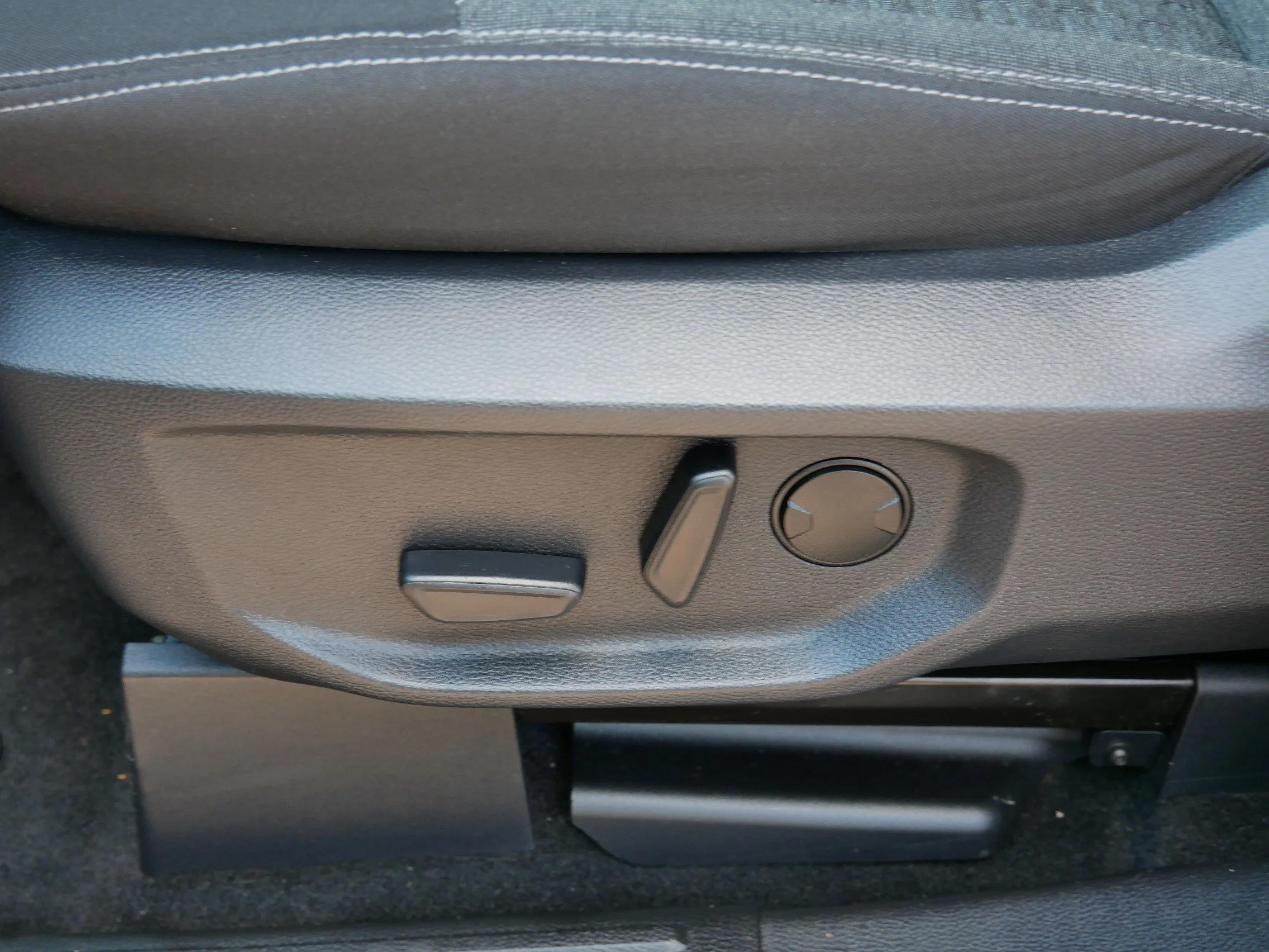 Used 2024 Cactus Grey Ford XLT image 19