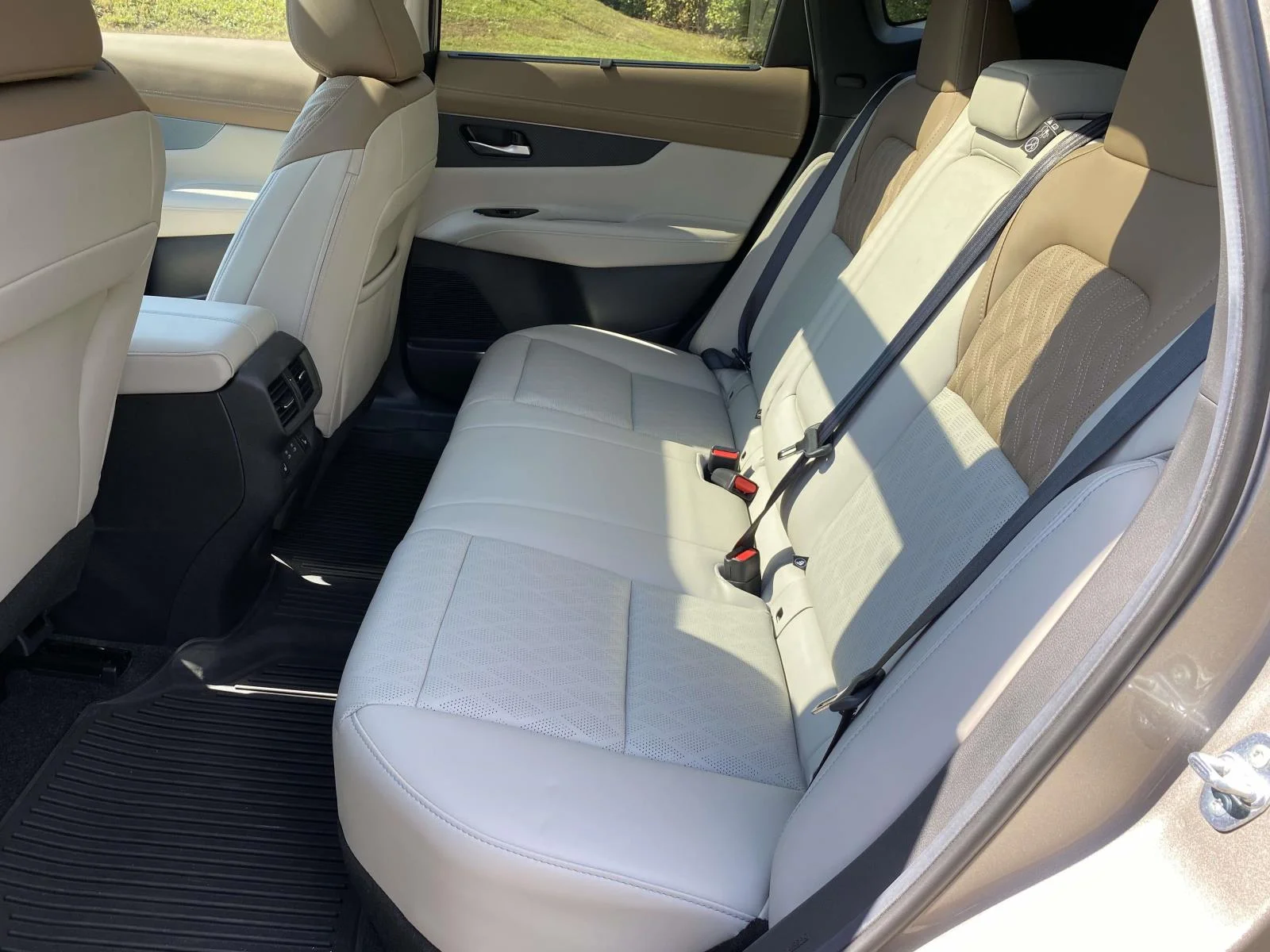 Used 2026 Champagne Silver Metallic Nissan Platinum image 11
