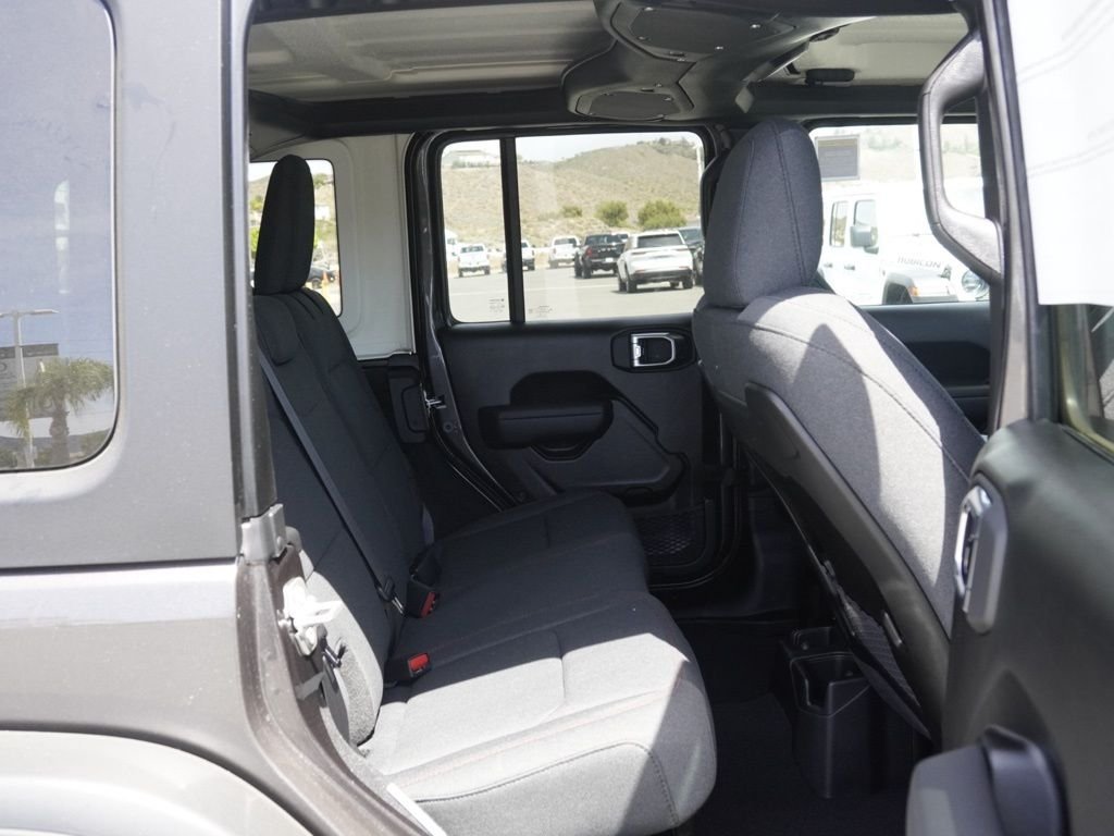 New 2026 Granite Crystal Metallic Clear-Coat Exterior Paint Jeep Rubicon image 23