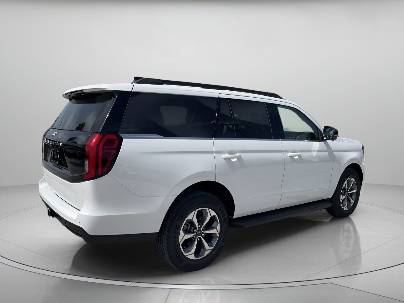 New 2027 Star White Metallic Tri-Coat Ford Active image 3