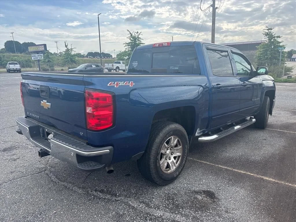 Used 2015 DEEP OCEAN BLUE METALLIC Chevrolet LT image 9