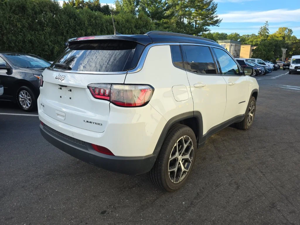 Used 2024 White Jeep Limited image 3