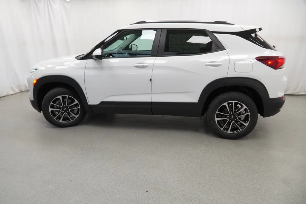 New 2026 Summit White Chevrolet LT image 6